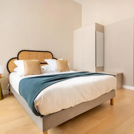 Au Qui Dort - Gare Aparthotel *