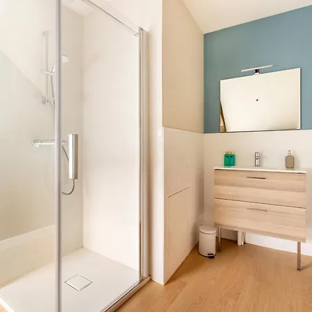 Au Qui Dort - Gare Aparthotel 3*