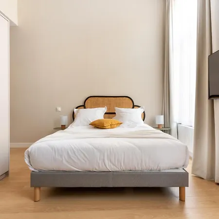 Au Qui Dort - Gare Aparthotel *