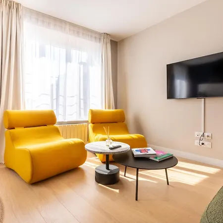 Au Qui Dort - Gare Aparthotel *