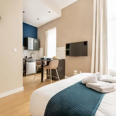 Au Qui Dort - Gare Aparthotel *