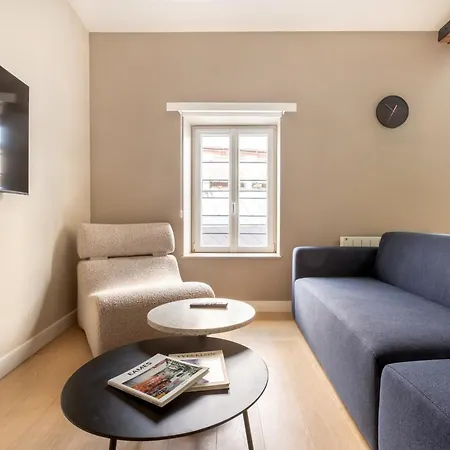 Au Qui Dort - Gare Aparthotel *
