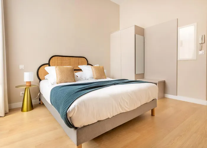 Au Qui Dort - Gare Aparthotel 3*